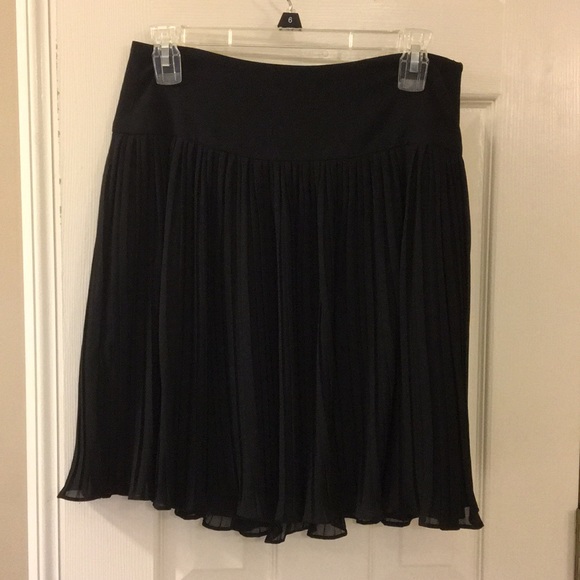 LOFT Dresses & Skirts - LOFT skirt black lined. Sheer outer layer zipper